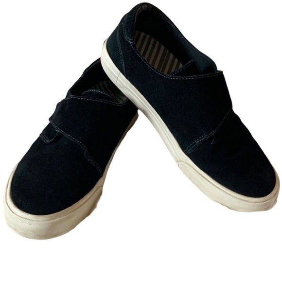 Taos Footwear Shoes - Taos Soul sneakers Black suede Size 7